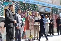 نواختن زنگ سلامت در دبیرستان سپیده کاشانی
